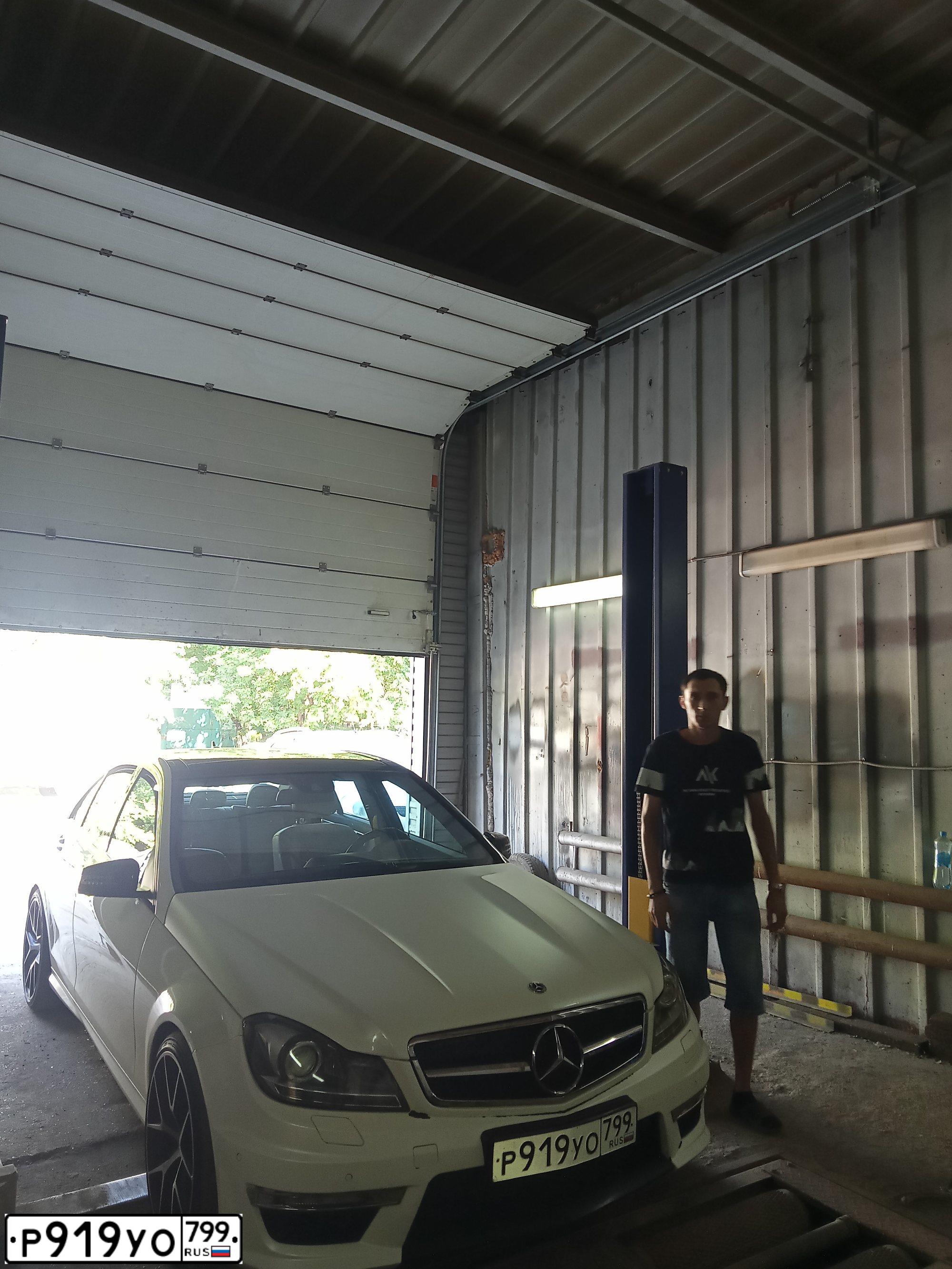 Фото автомобиля MERCEDES C-KLASSE, 2012 — госномер Н423АС702. Цвет: Белый