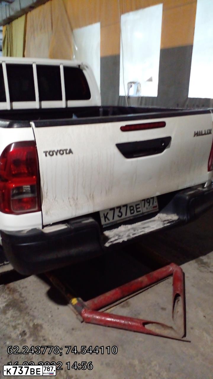 Фото автомобиля TOYOTA HILUX, 2017 — госномер К737ВЕ797. Цвет: Белый