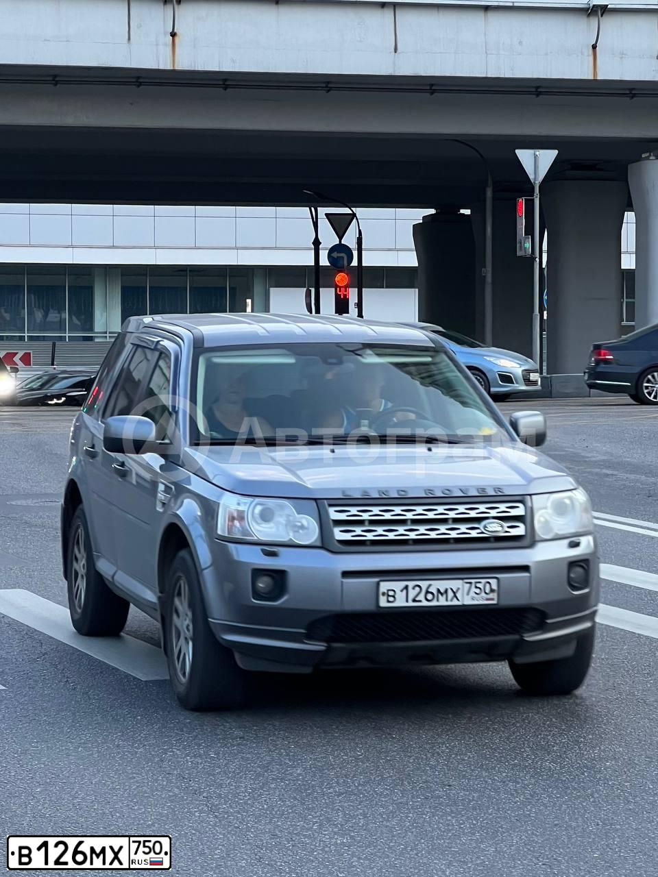 Фото автомобиля LANDROVER FREELANDER, 2012 — госномер В126МХ750. Цвет: СЕРЫЙ