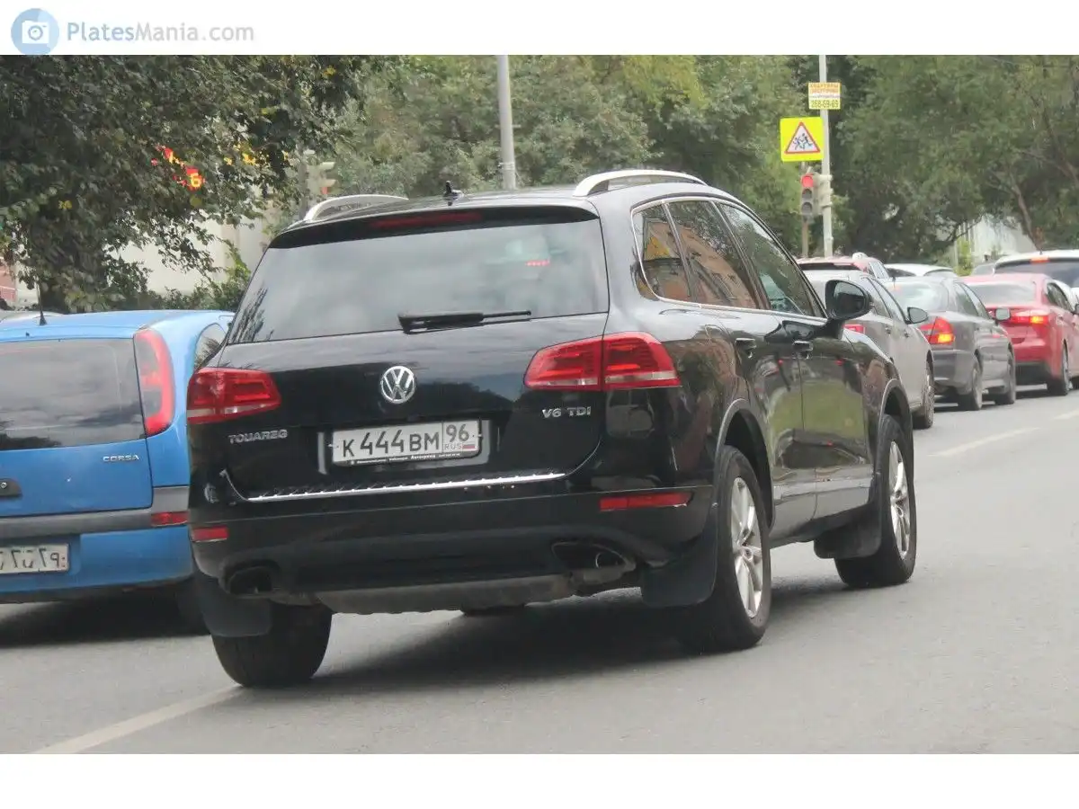 Фото автомобиля VOLKSWAGEN TOUAREG, 2013 — госномер К249МУ196. Цвет: ЧЕРНЫЙ