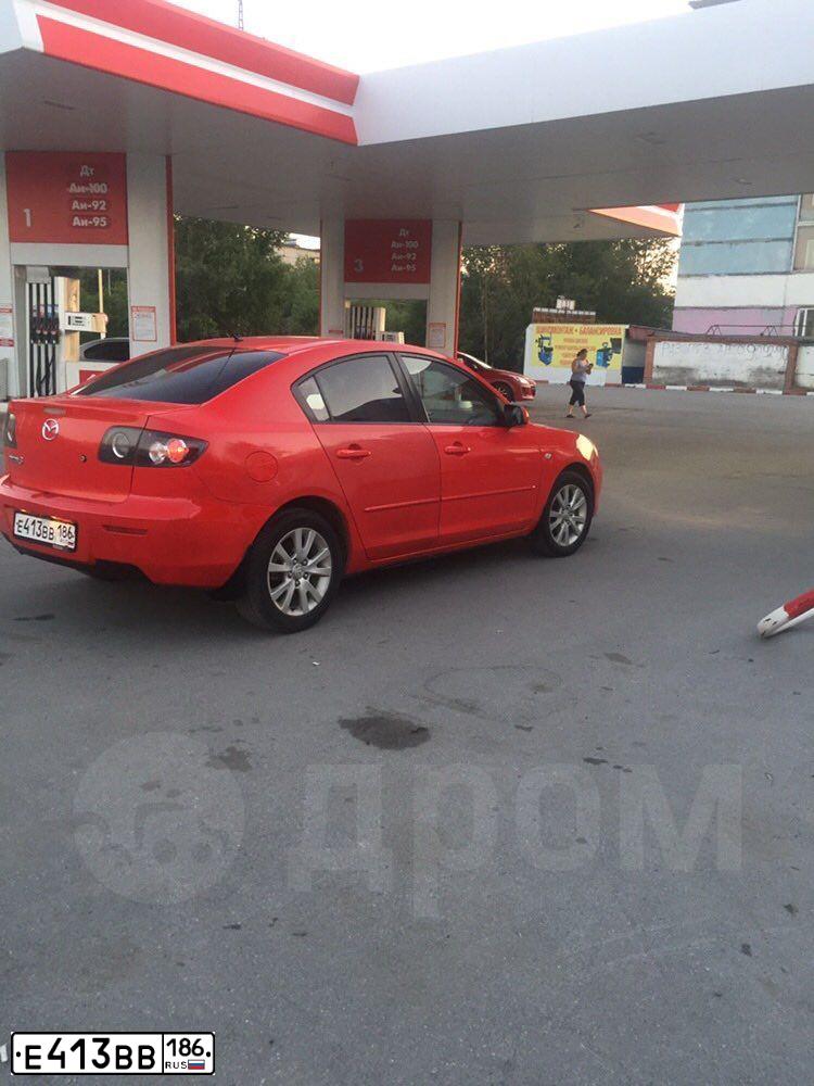 Фото автомобиля MAZDA 3, 2008 — госномер Е413ВВ186. Цвет: Красный