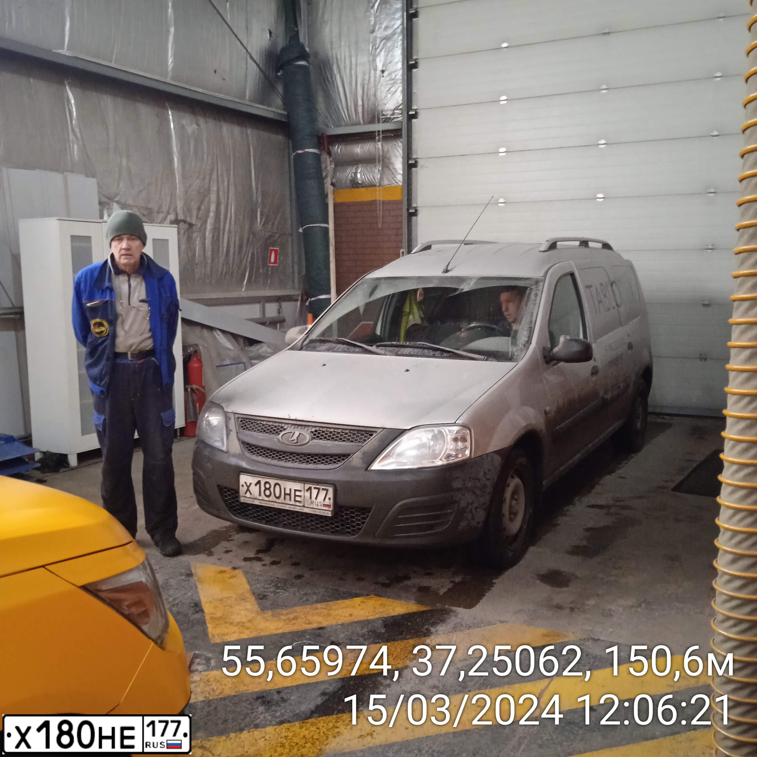 Фото автомобиля FORD MAVERICK, 2006 — госномер Р303ХМ77. Цвет: СЕРО-ЗЕЛЕНЫЙ