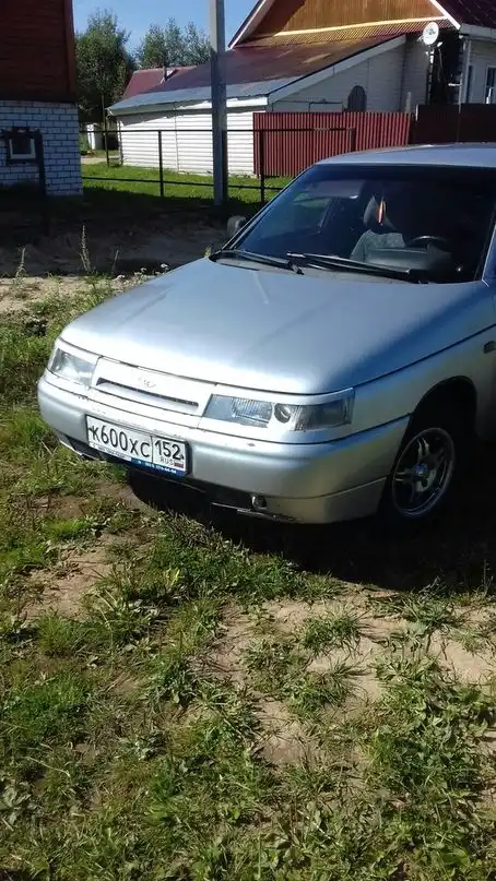Фото автомобиля LADA 2110, 2005 — госномер В714КУ252. Цвет: СВЕТЛО-СЕРЫЙ