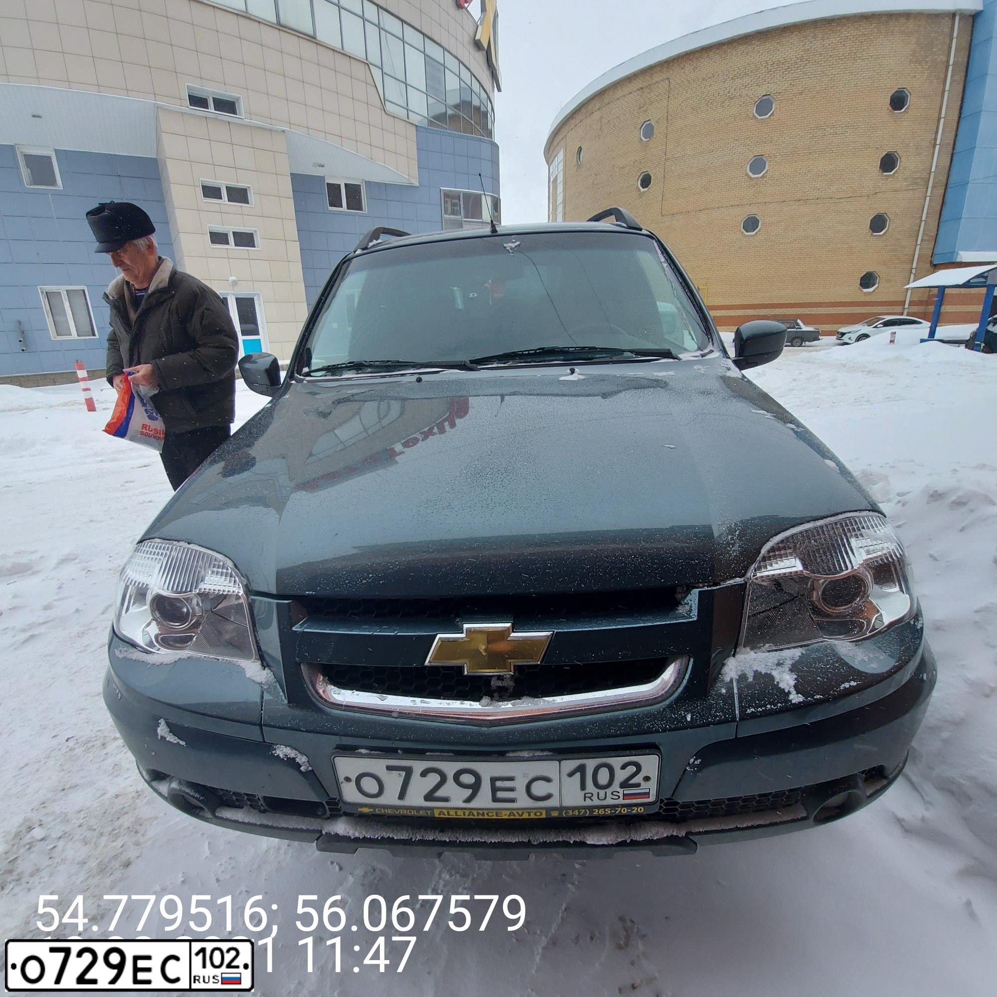 Фото автомобиля CHEVROLET NIVA, 2013 — госномер О729ЕС102. Цвет: ТЕМНЫЙ СЕРО-ЗЕЛЕНЫЙ МЕТАЛЛИК