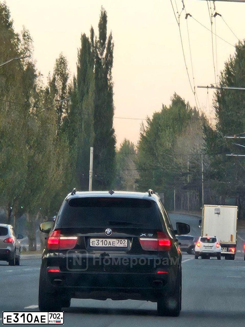 Фото автомобиля BMW X5, 2007 — госномер Е310АЕ702. Цвет: ЧЕРНЫЙ