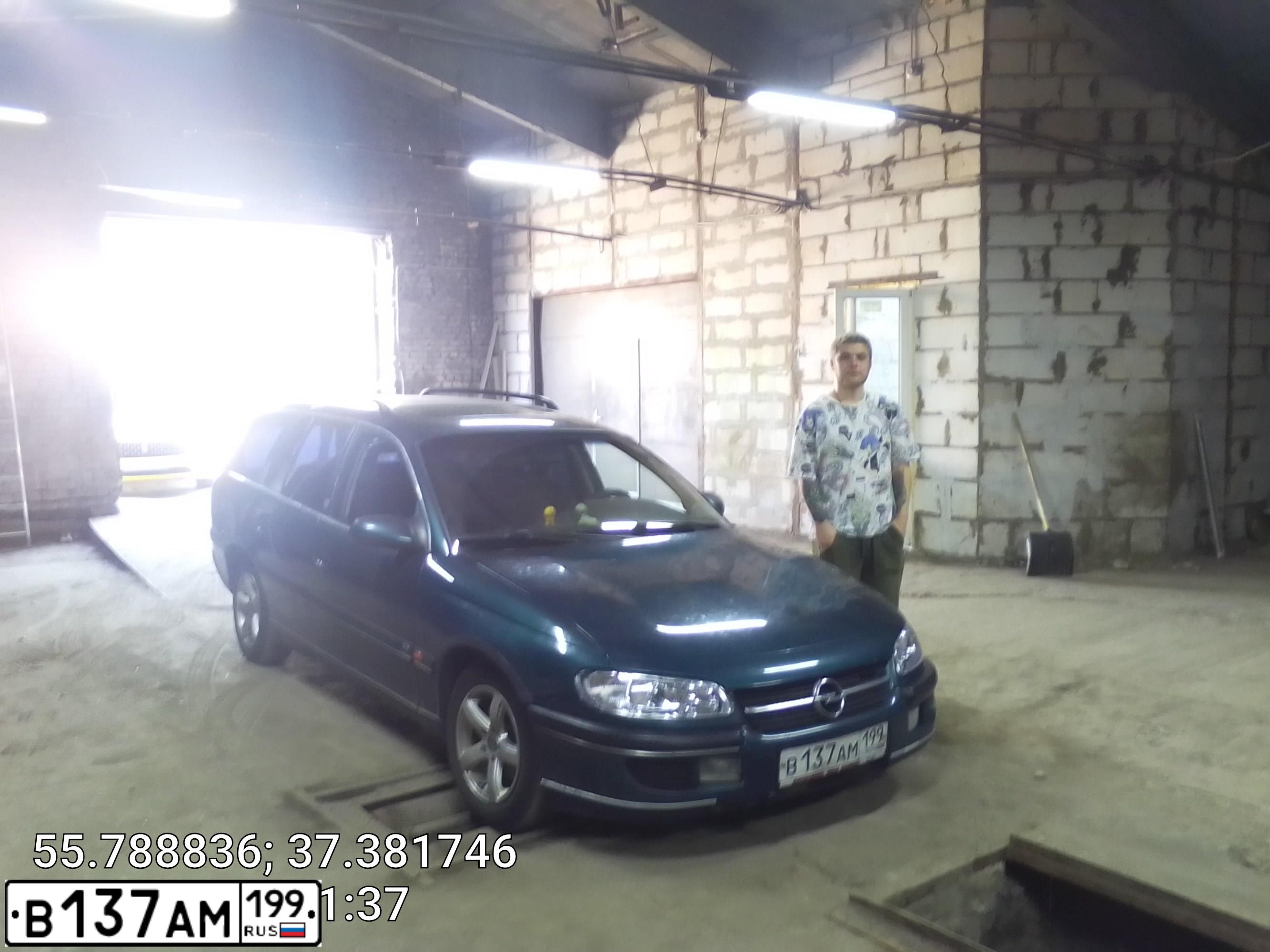 Фото автомобиля OPEL OMEGA, 1996 — госномер В137АМ199. Цвет: ЗЕЛЕНЫЙ