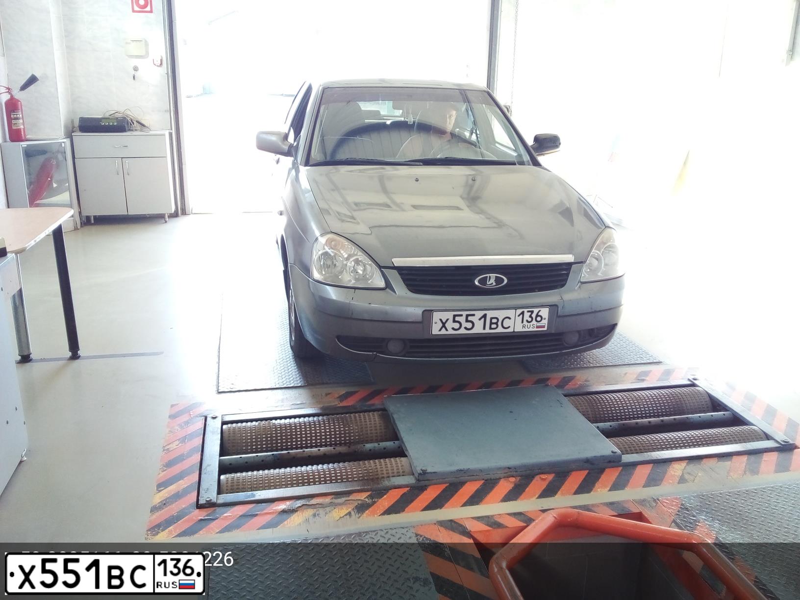 Фото автомобиля LADA 2170 PRIORA, 2007 — госномер Х551ВС136. Цвет: средний серо-зеленый металлик