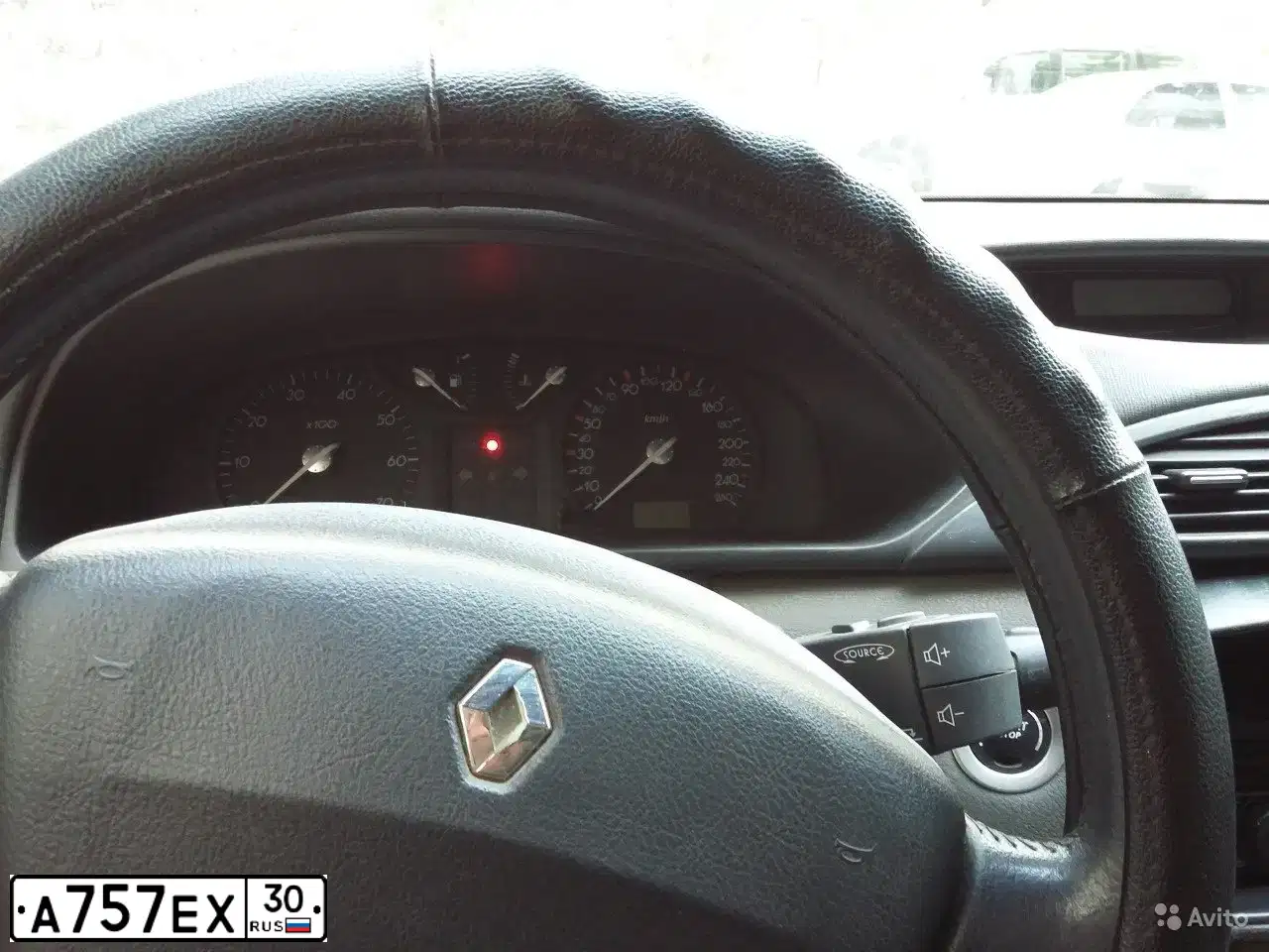 Фото автомобиля RENAULT LAGUNA, 2001 — госномер А428РМ150. Цвет: ТЕМНО-КРАСНЫЙ