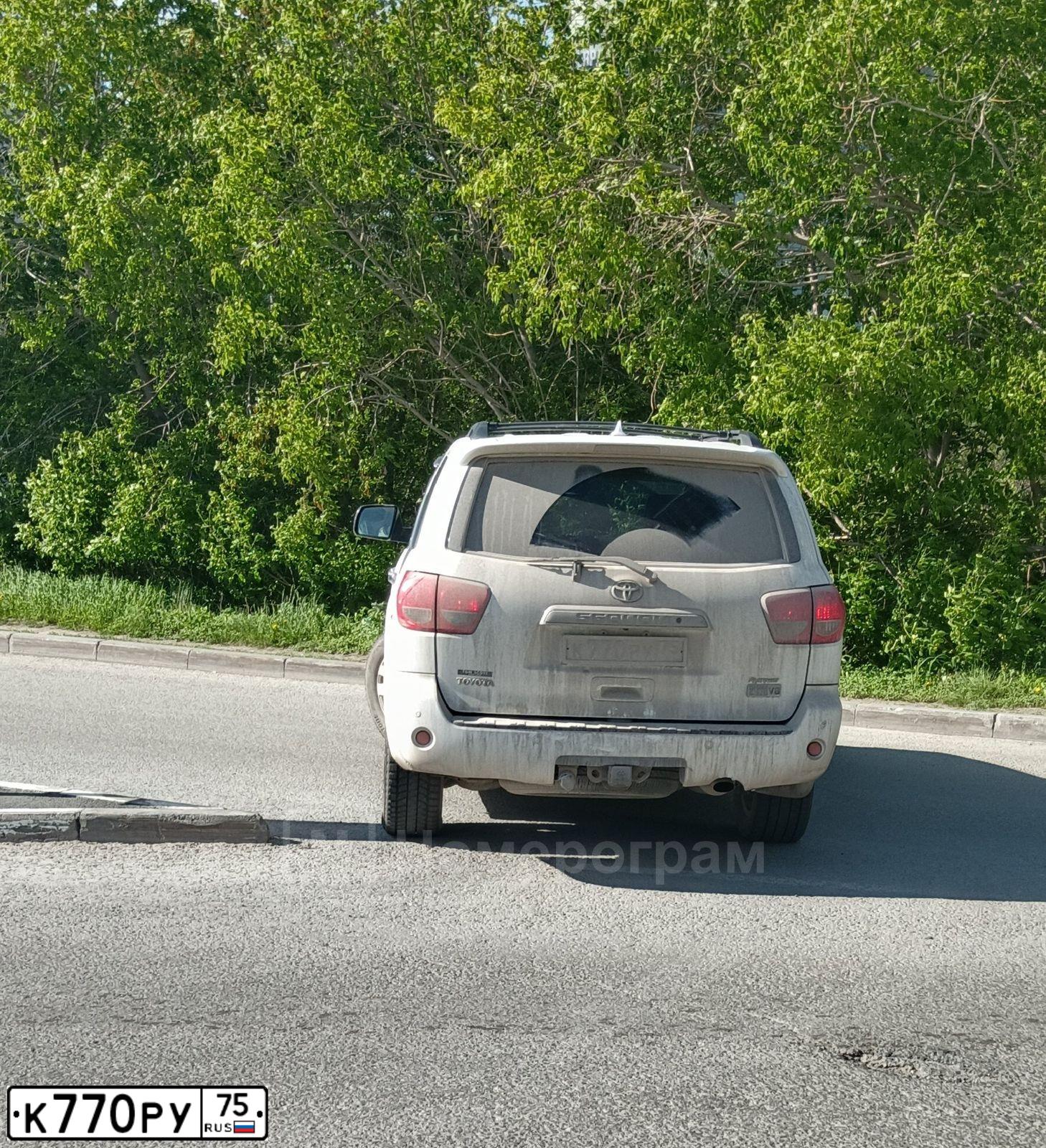 Фото автомобиля TOYOTA SEQUOIA, 2010 — госномер К770РУ75. Цвет: Белый