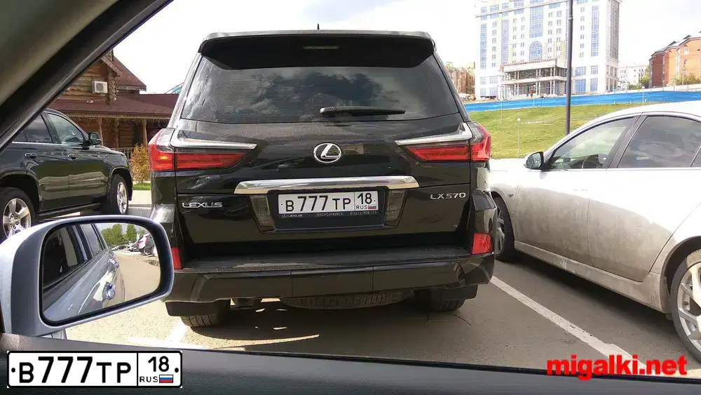 Фото автомобиля LEXUS LX, 2015 — госномер В777ТР18. Цвет: ЧЕРНЫЙ