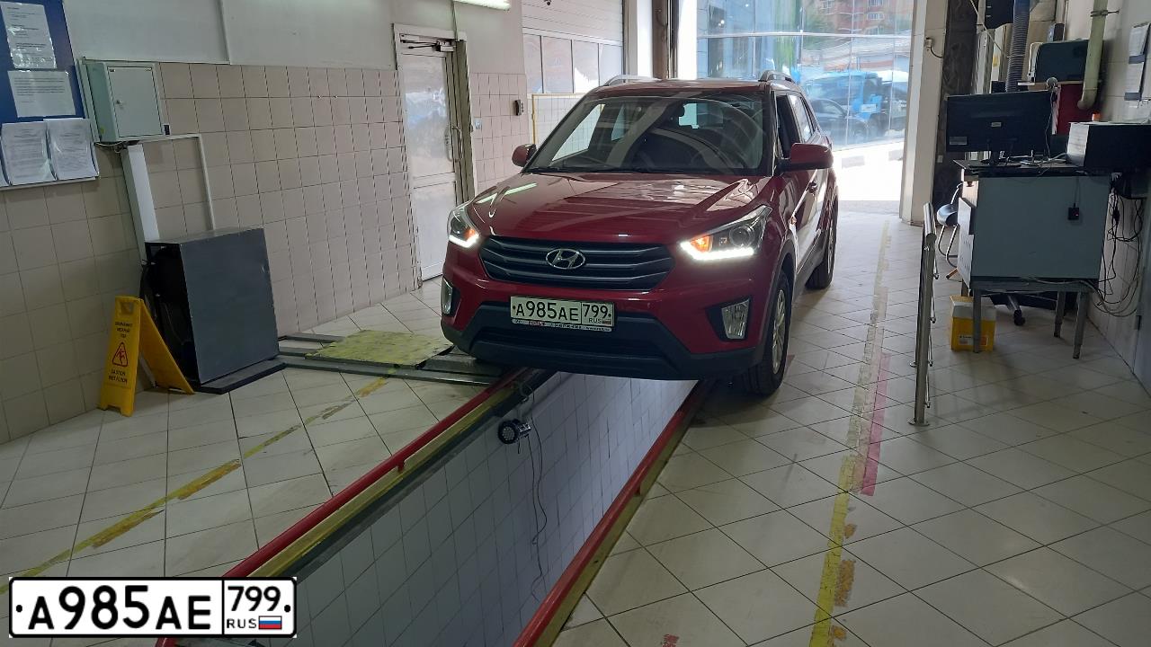 Фото автомобиля HYUNDAI CRETA, 2017 — госномер А985АЕ799. Цвет: КРАСНЫЙ