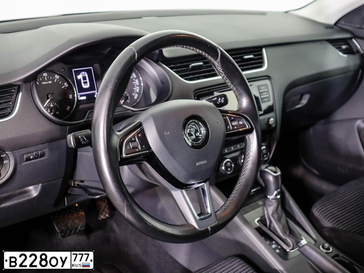 Фото автомобиля SKODA OCTAVIA, 2015 — госномер В173НН797. Цвет: Коричневый