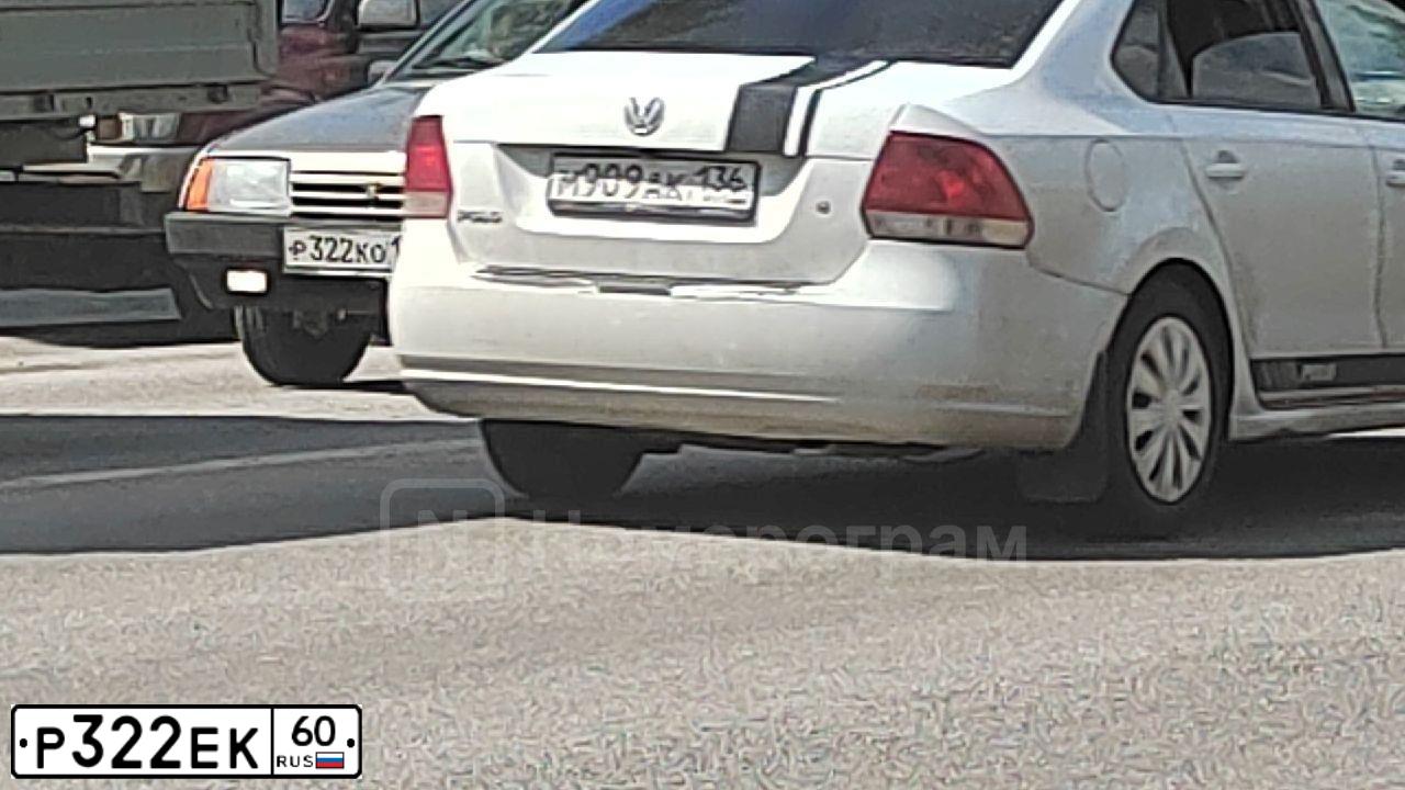 Фото автомобиля LADA 2112 LADA, 2002 — госномер Е877СХ198. Цвет: ЯРКО-СИНИЙ