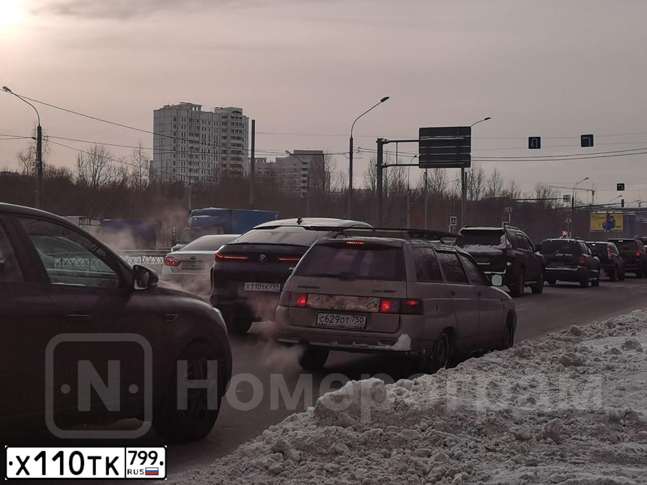 Фото автомобиля BMW X6M, 2020 — госномер Х110ТК799. Цвет: ЧЕРНЫЙ