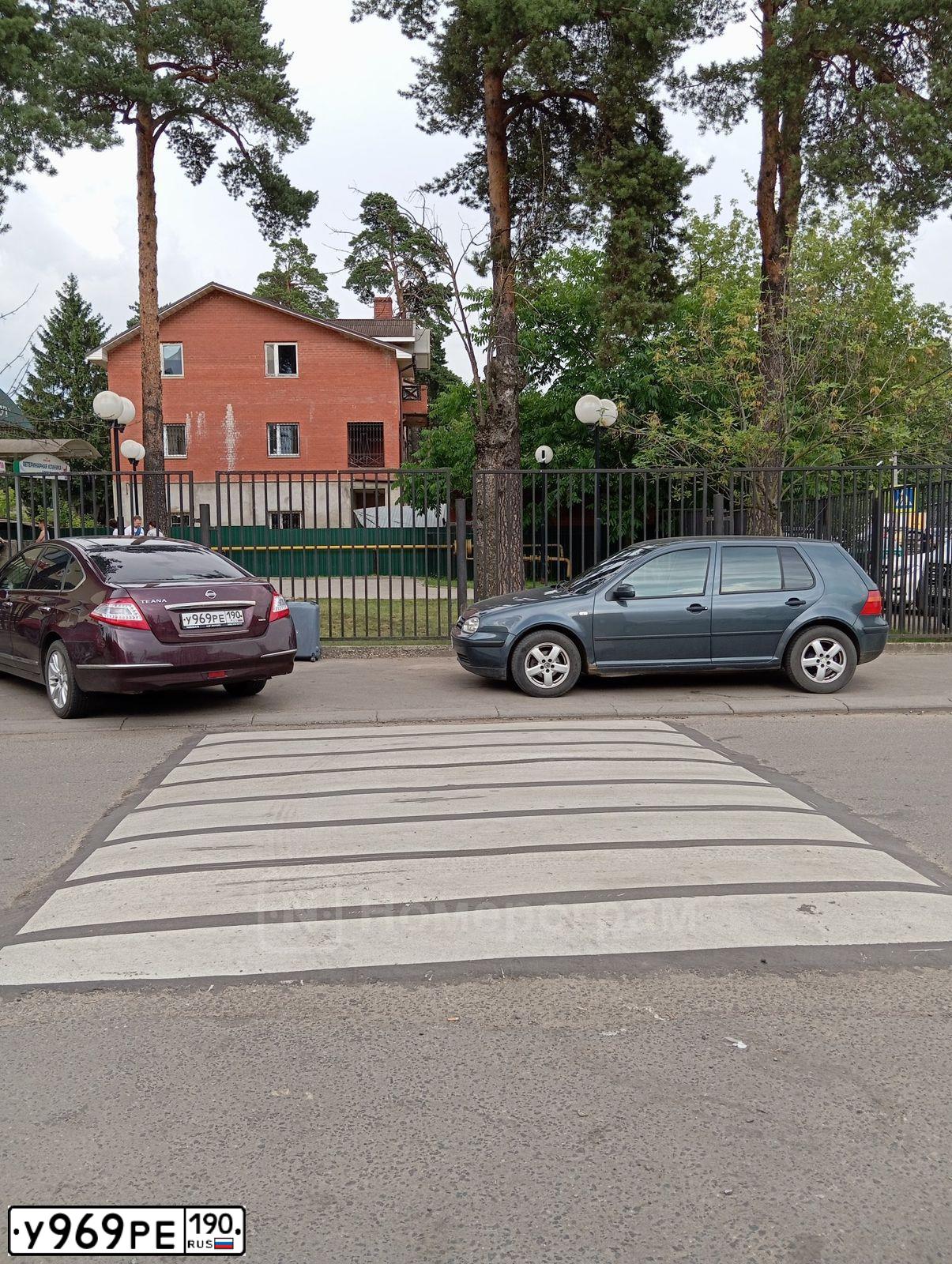 Фото автомобиля NISSAN TEANA, 2011 — госномер У969РЕ190. Цвет: КРАСНЫЙ ТЕМНЫЙ