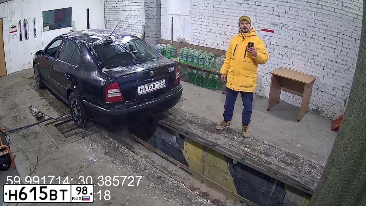 Фото автомобиля SKODA OCTAVIA, 2006 — госномер С217ХТ198. Цвет: ЧЕРНЫЙ