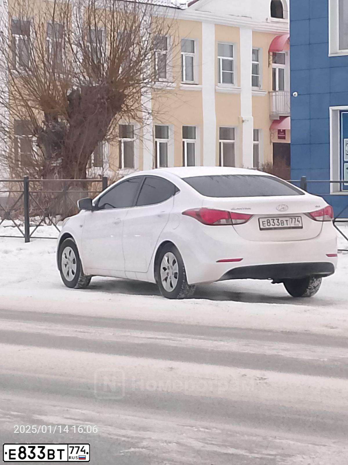Фото автомобиля HYUNDAI ELANTRA, 2014 — госномер Е833ВТ774. Цвет: БЕЛЫЙ