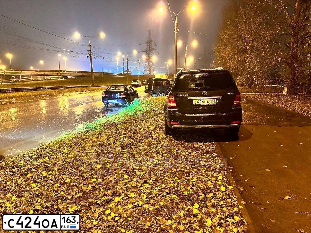 Фото автомобиля MERCEDES GL-KLASSE, 2012 — госномер С424ОА163. Цвет: ЧЕРНЫЙ