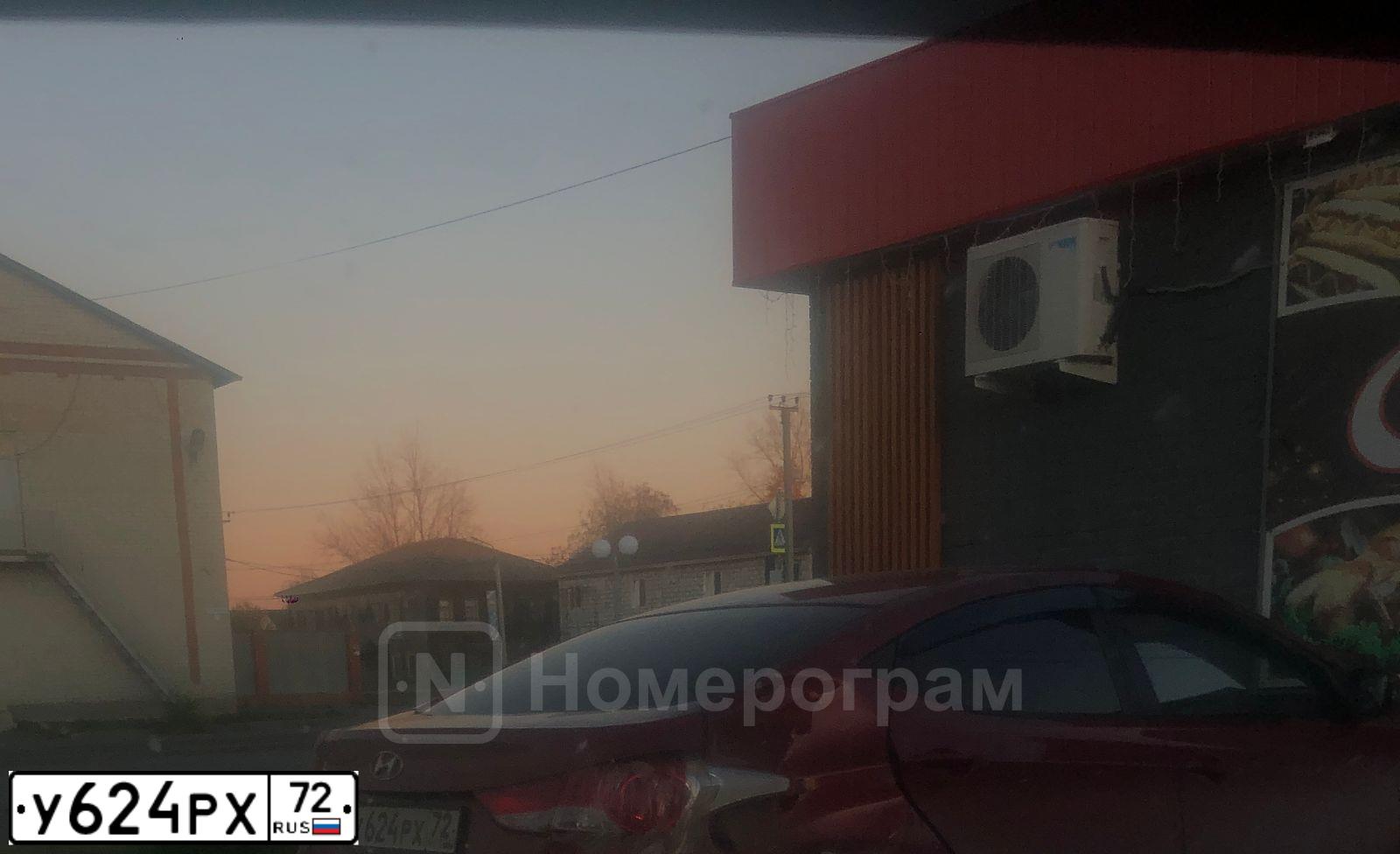 Фото автомобиля HYUNDAI ELANTRA, 2011 — госномер У624РХ72. Цвет: Красный