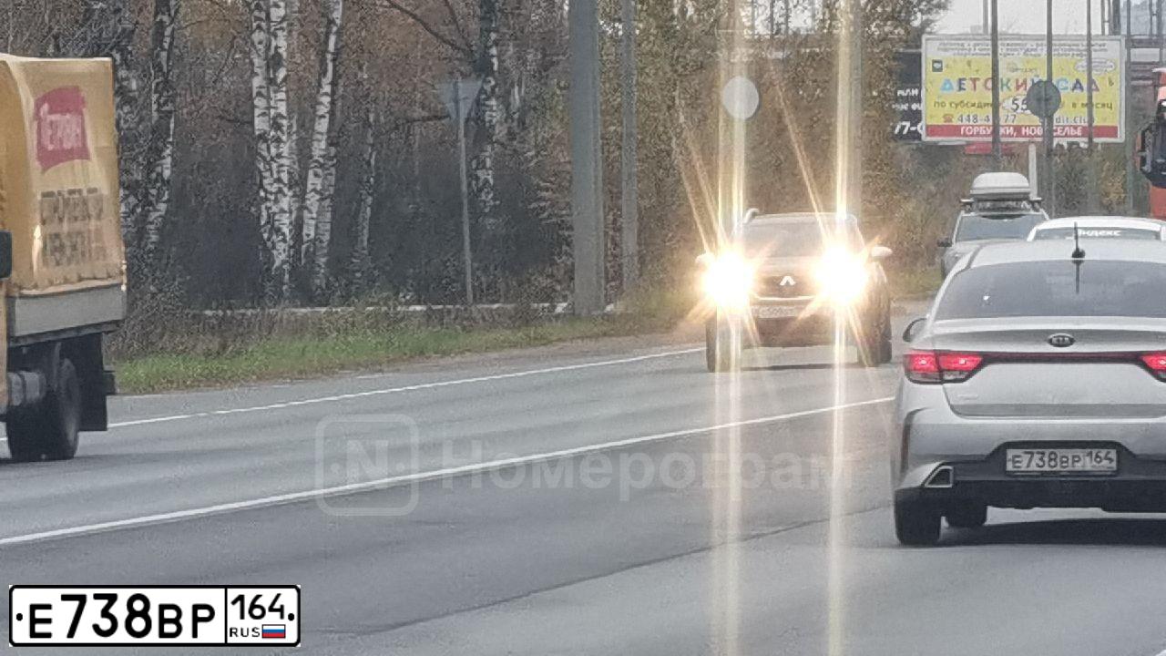 Фото автомобиля KIA RIO, 2020 — госномер Е738ВР164. Цвет: СЕРЕБРИСТЫЙ