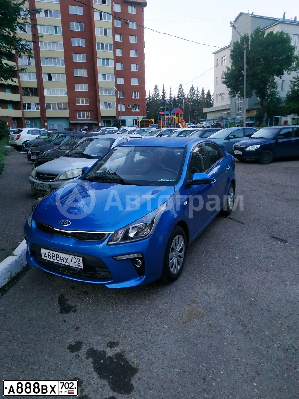 Фото автомобиля KIA RIO, 2019 — госномер А888ВХ702. Цвет: СИНИЙ
