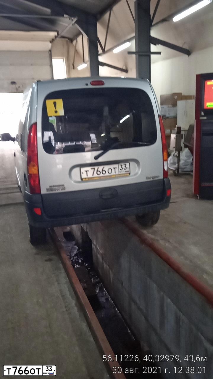Фото автомобиля RENAULT KANGOO, 2008 — госномер Т766ОТ33. Цвет: СЕРЫЙ