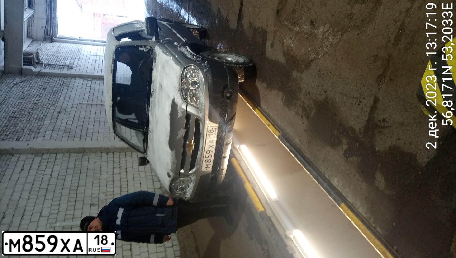 Фото автомобиля CHEVROLET NIVA, 2010 — госномер О562АУ18. Цвет: СЕРО-КОРИЧНЕВЫЙ МЕТАЛЛИК