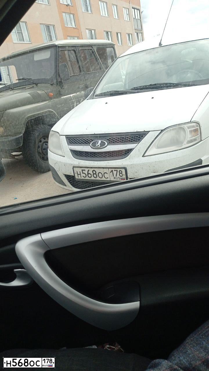 Фото автомобиля LADA LARGUS, 2013 — госномер Н568ОС178. Цвет: БЕЛЫЙ