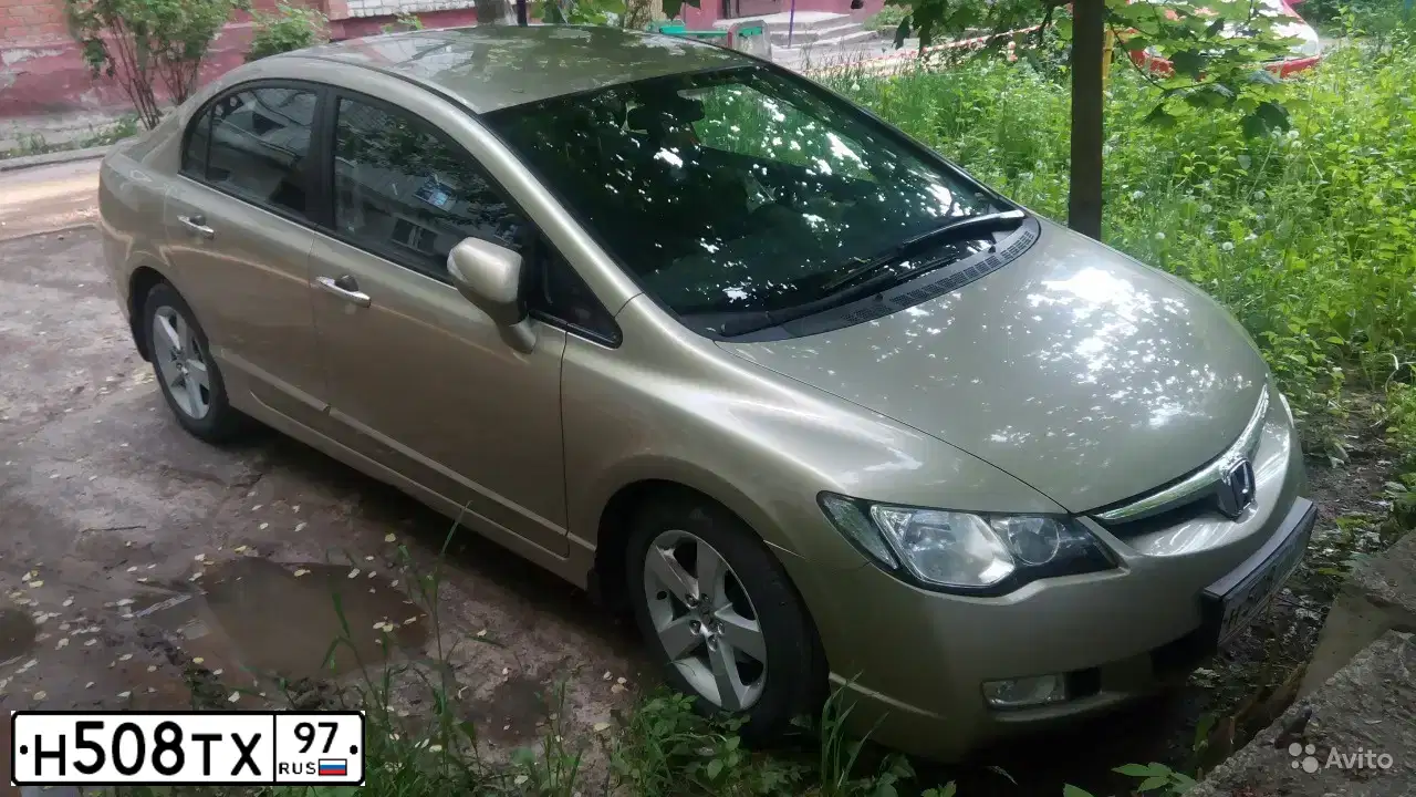 Фото автомобиля HONDA CIVIC, 2007 — госномер Р972ЕУ32. Цвет: СЕРО-ЗОЛОТИСТЫЙ