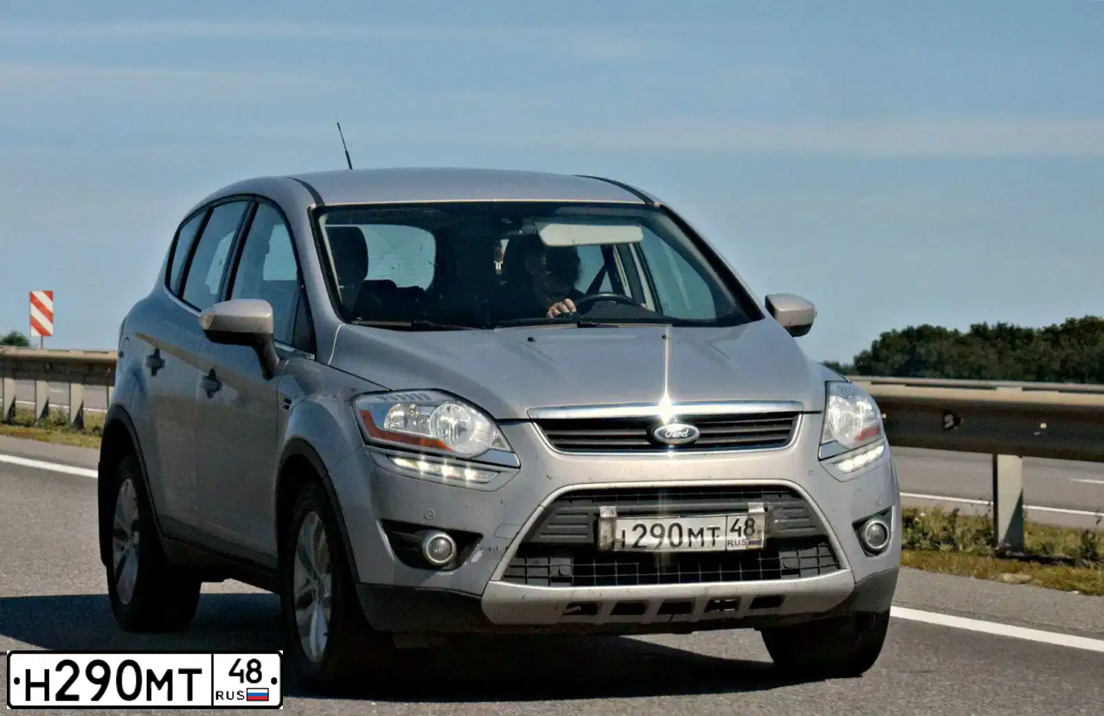 Фото автомобиля FORD KUGA, 2011 — госномер У519ОМ799. Цвет: СЕРЫЙ