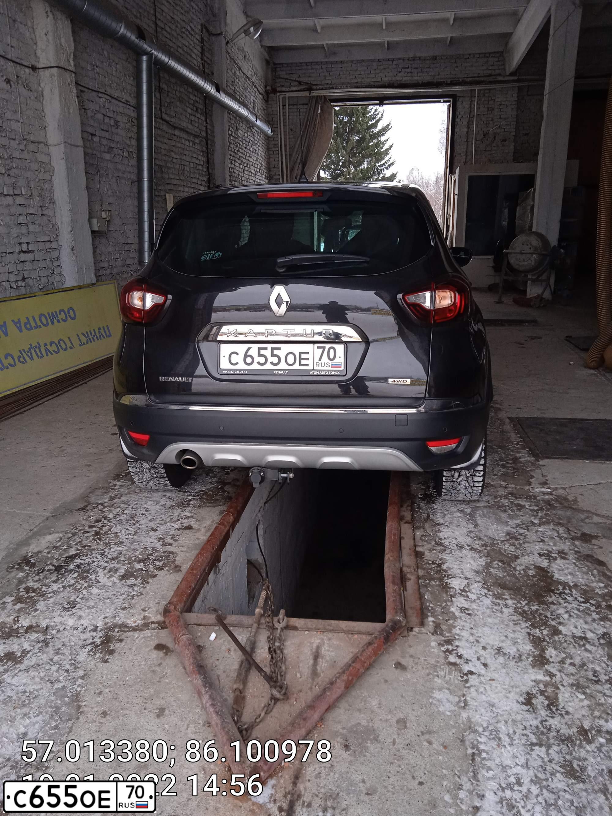 Фото автомобиля RENAULT KAPTUR, 2018 — госномер В813ЕС198. Цвет: ЧЕРНЫЙ