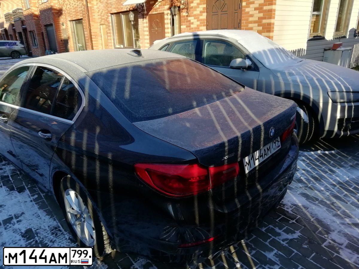 Фото автомобиля BMW SERIE 5, 2017 — госномер М144АМ799. Цвет: Коричневый