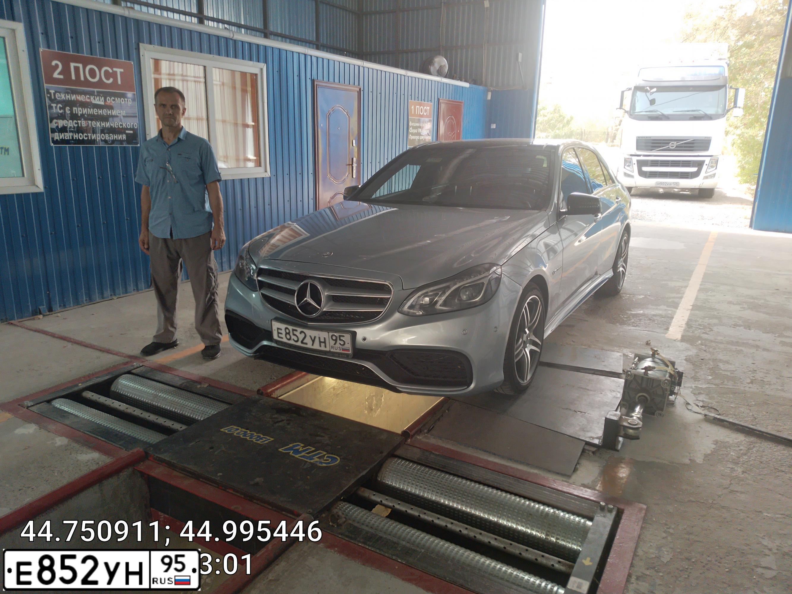 Фото автомобиля MERCEDES E-KLASSE, 2015 — госномер М046ОВ126. Цвет: Серебристый