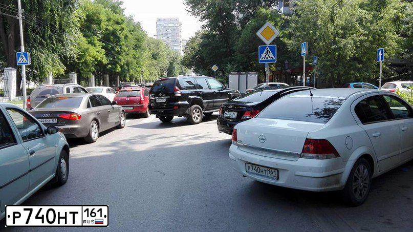 Фото автомобиля SKODA KODIAQ, 2019 — госномер Р740НТ161. Цвет: ТЕМНО-СЕРЫЙ