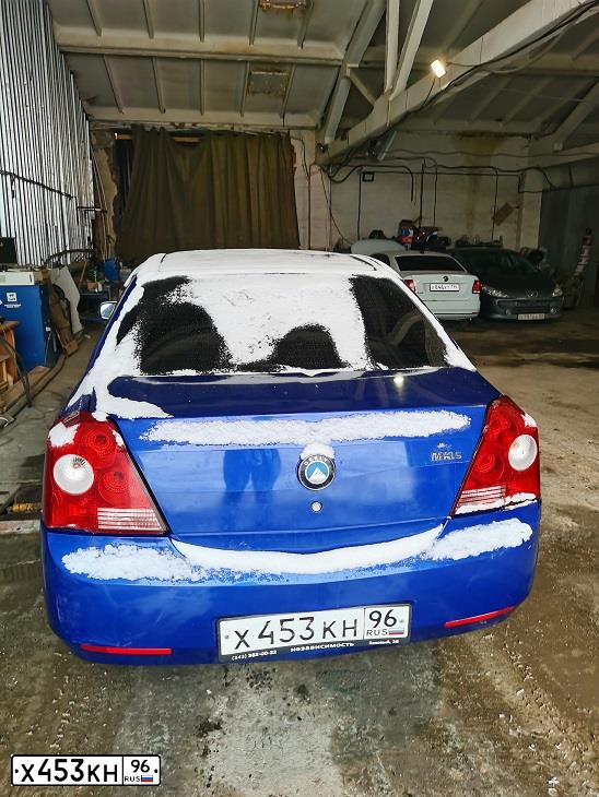 Фото автомобиля GEELY MK, 2013 — госномер Х453КН96. Цвет: синий