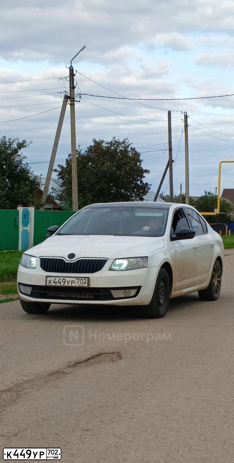 Фото автомобиля SKODA OCTAVIA, 2015 — госномер К449УР702. Цвет: Белый