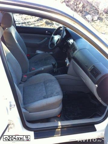 Фото автомобиля VOLKSWAGEN GOLF, 1998 — госномер Н969СК159. Цвет: Белый