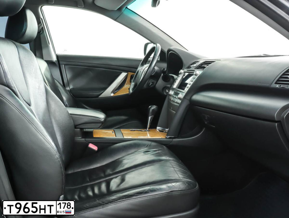 Фото автомобиля TOYOTA CAMRY, 2007 — госномер Т965НТ178. Цвет: ЧЕРНЫЙ