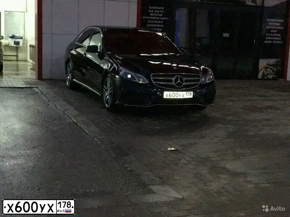 Фото автомобиля MERCEDES-BENZ E200, 2013 — госномер К070УР95. Цвет: ЧЕРНЫЙ