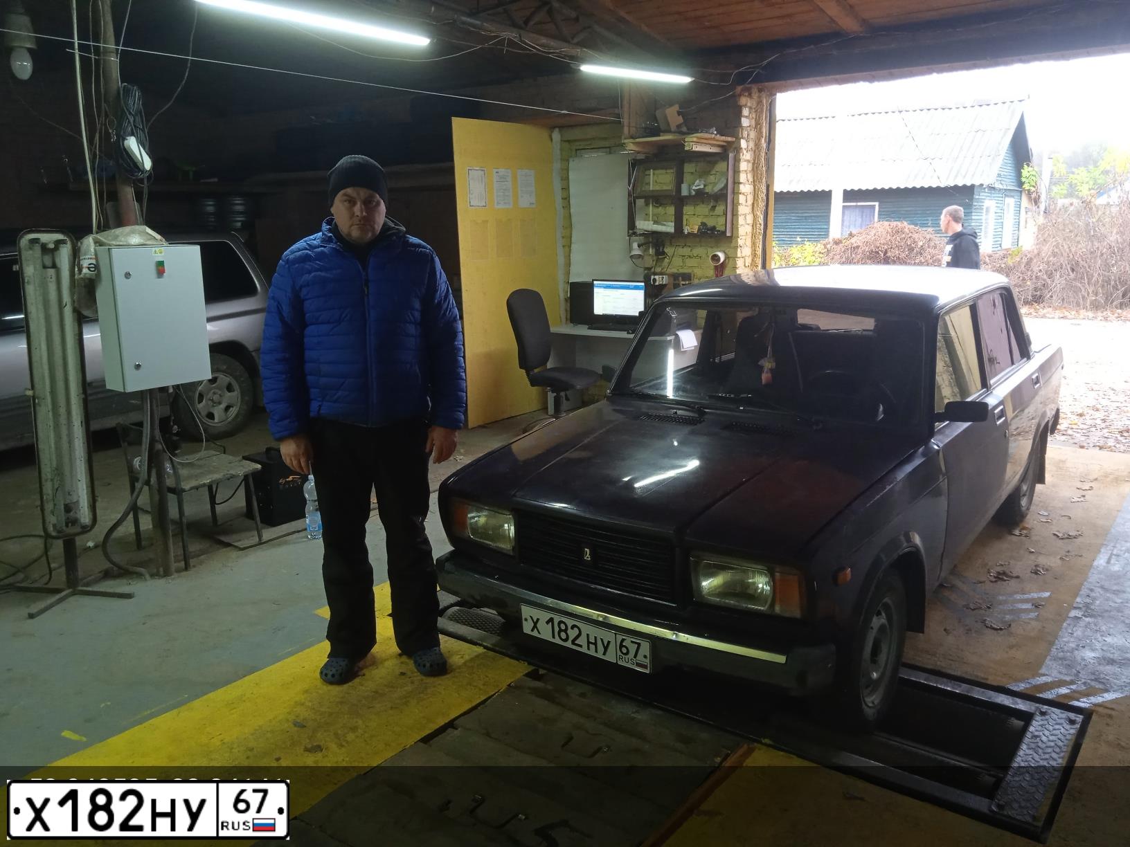 Фото автомобиля LADA 2107, 2001 — госномер Х182НУ67. Цвет: ФИОЛЕТОВЫЙ
