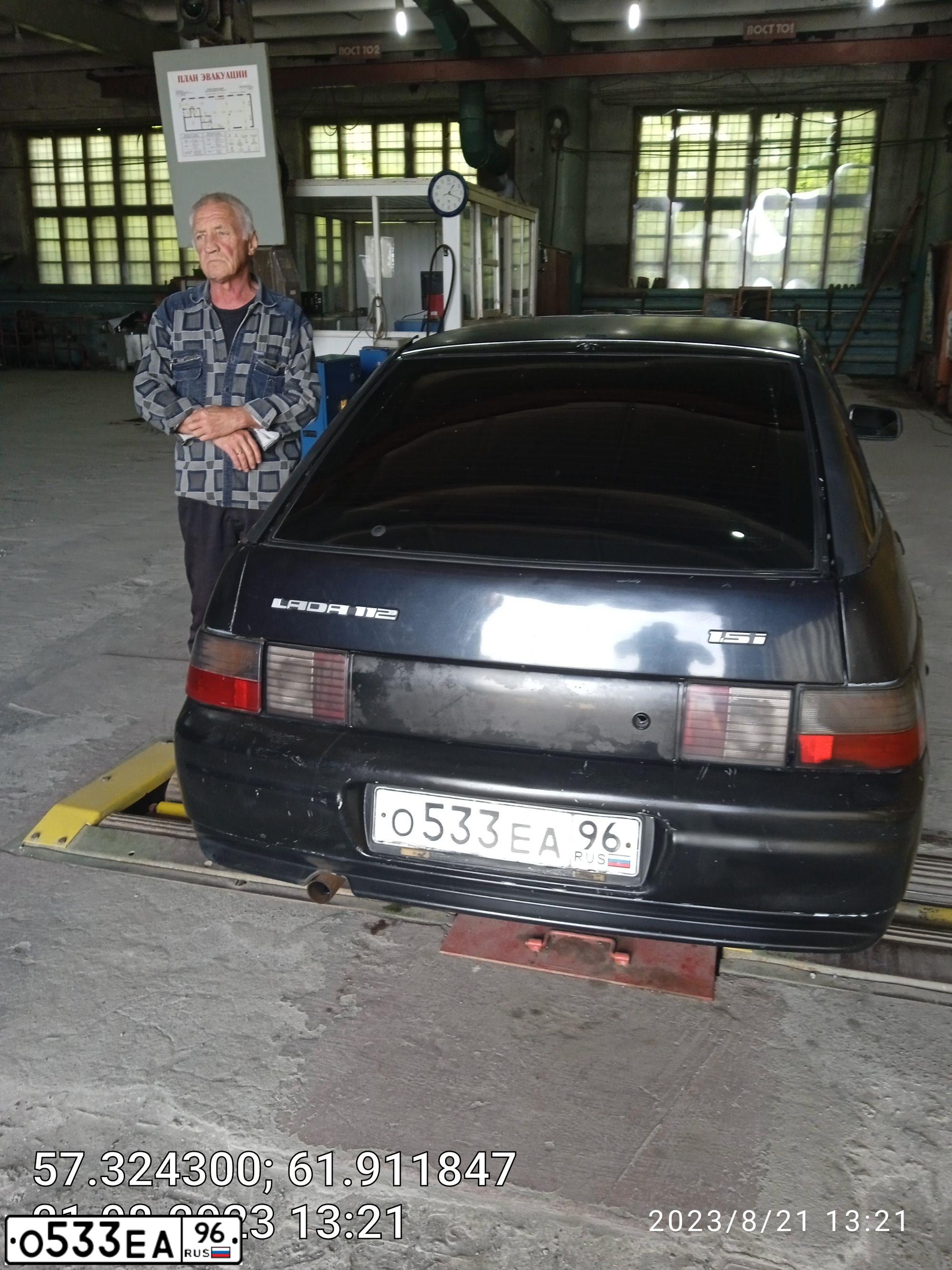 Фото автомобиля LADA 2112 LADA, 2001 — госномер С657ВМ196. Цвет: ЧЕРНЫЙ
