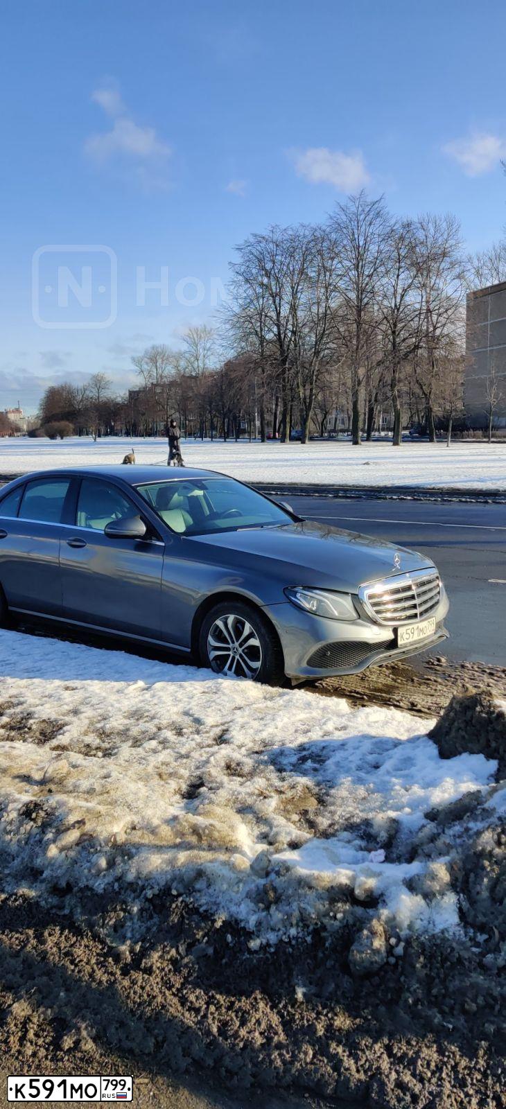 Фото автомобиля MERCEDES E-KLASSE, 2018 — госномер К591МО799. Цвет: Серый