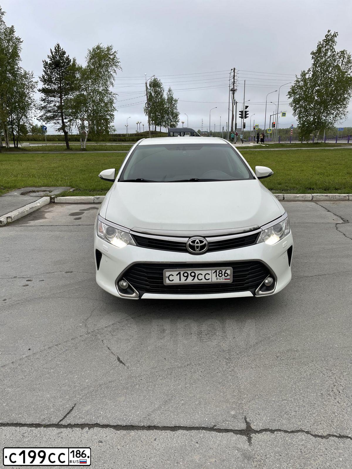 Фото автомобиля TOYOTA CAMRY, 2016 — госномер А776УР156. Цвет: БЕЛЫЙ ПЕРЛАМУТР