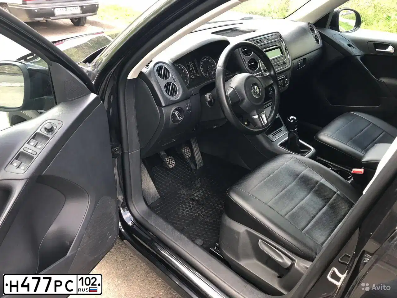 Фото автомобиля VOLKSWAGEN TIGUAN, 2012 — госномер Т505ХЕ174. Цвет: ЧЕРНЫЙ