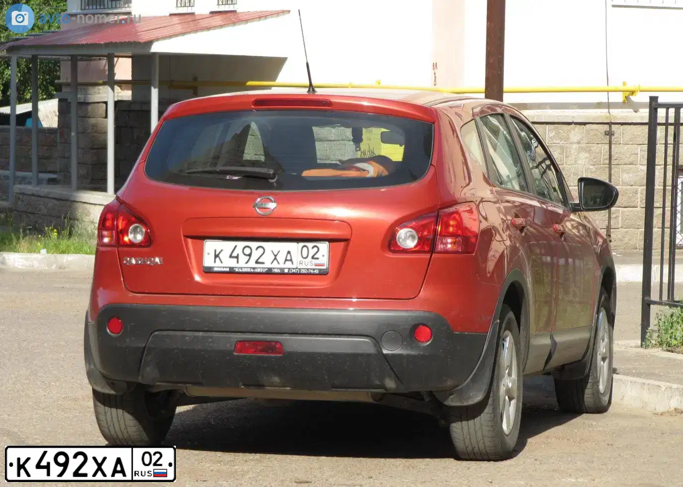 Фото автомобиля NISSAN QASHQAI, 2007 — госномер О398АО102. Цвет: ТЕМНО-КРАСНЫЙ
