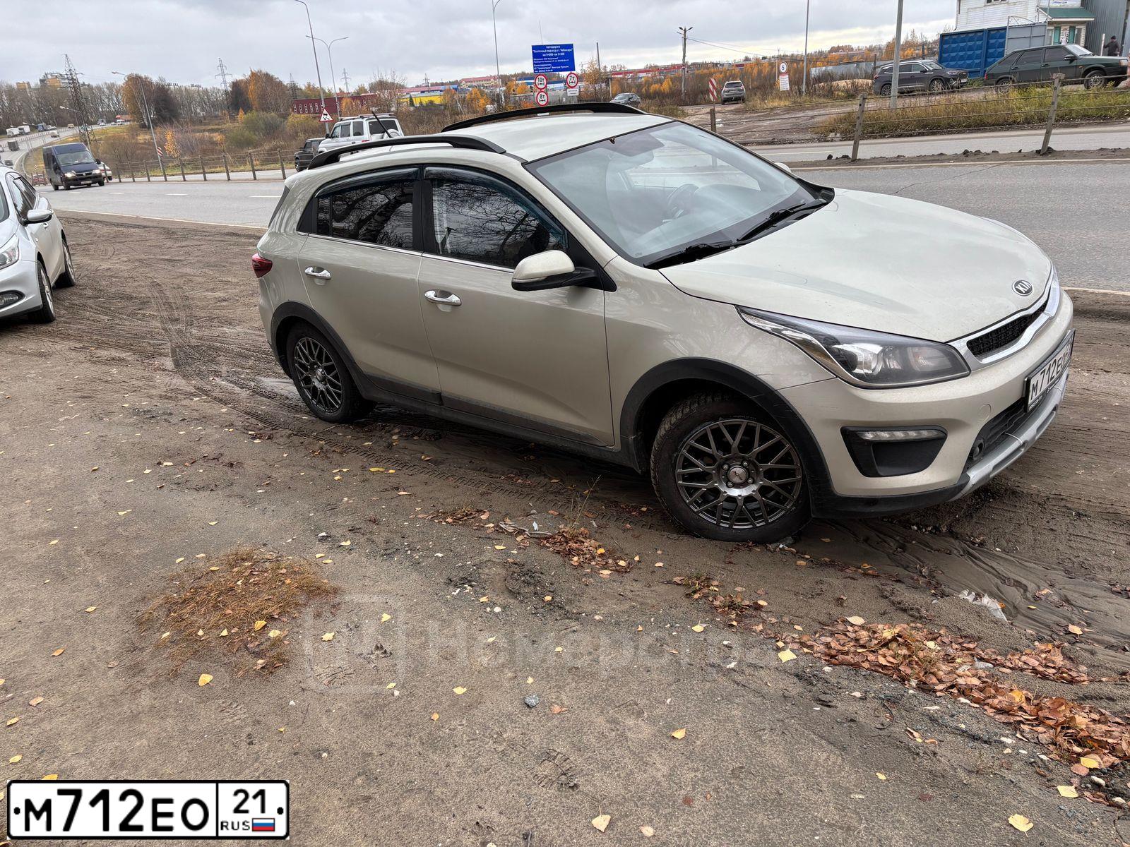 Фото автомобиля KIA RIO, 2018 — госномер М500ВА550. Цвет: БЕЖЕВЫЙ