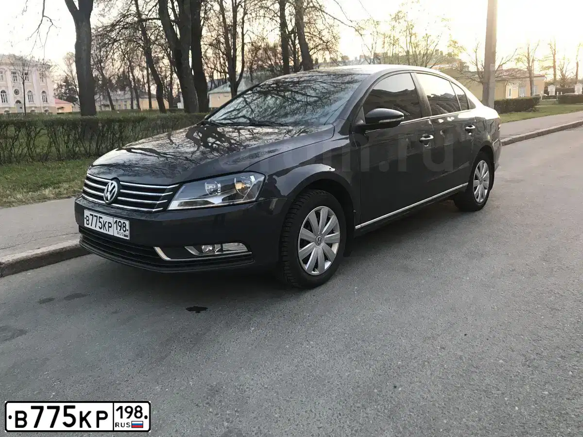 Фото автомобиля VOLKSWAGEN PASSAT, 2012 — госномер В775КР198. Цвет: СЕРЫЙ