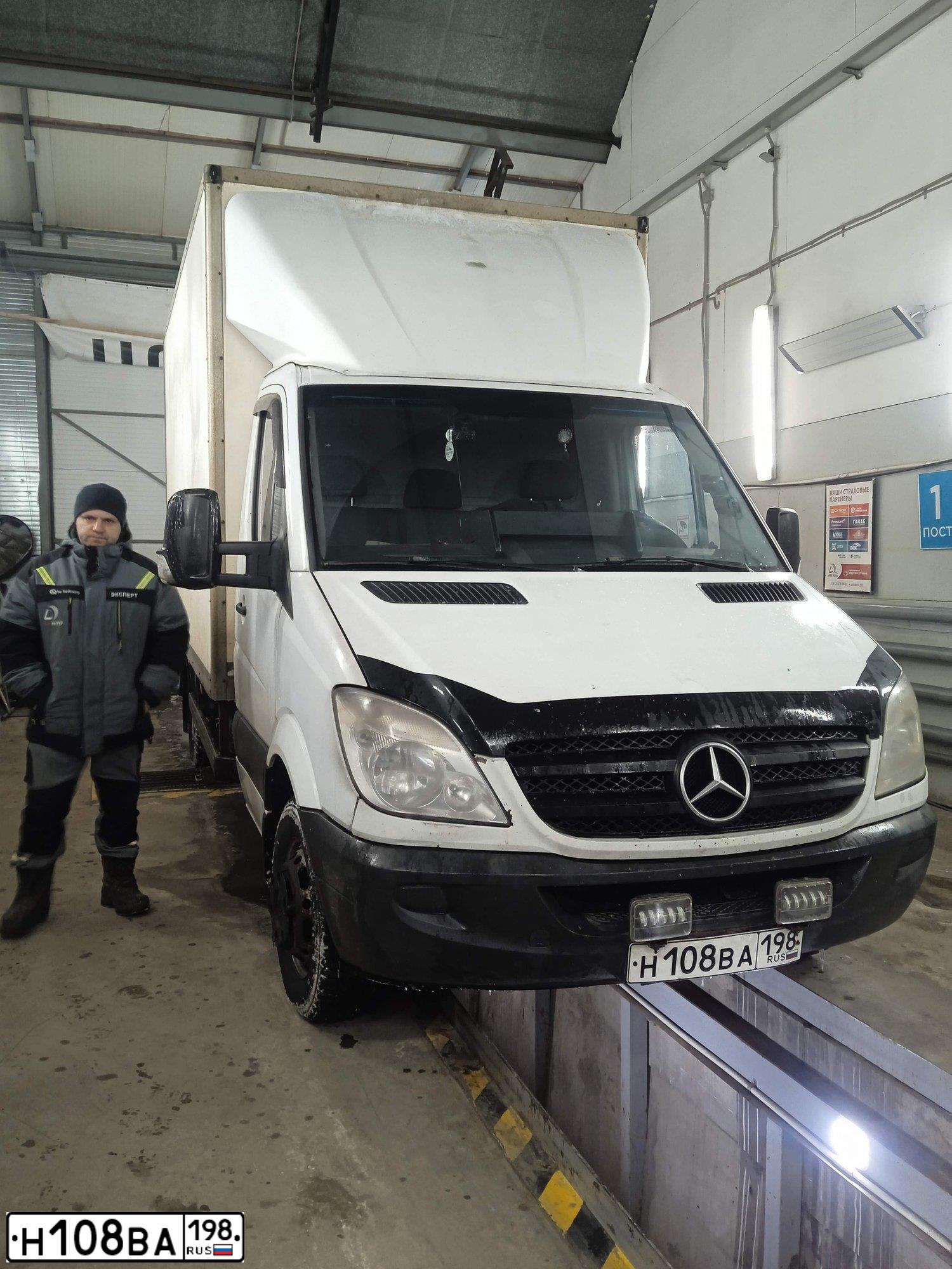 Фото автомобиля MERCEDES SPRINTER, 2010 — госномер Н108ВА198. Цвет: Белый