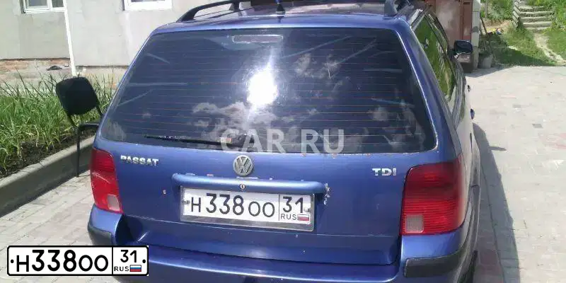 Фото автомобиля VOLKSWAGEN PASSAT, 1997 — госномер Н338ОО31. Цвет: Темно-синий