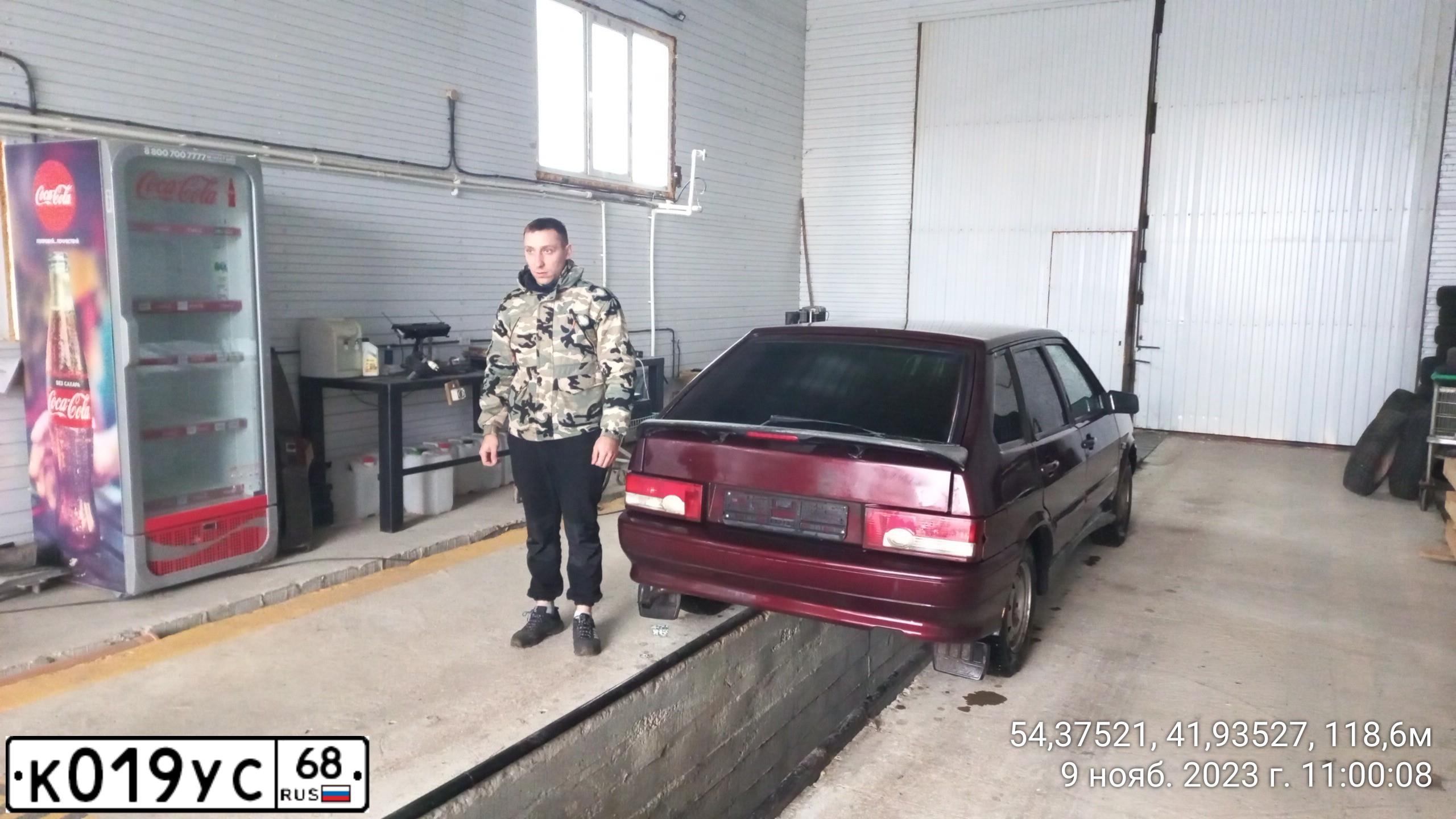 Фото автомобиля LADA 2114 SAMARA, 2004 — госномер М650УЕ62. Цвет: ТЕМНО-ВИШНЕВЫЙ